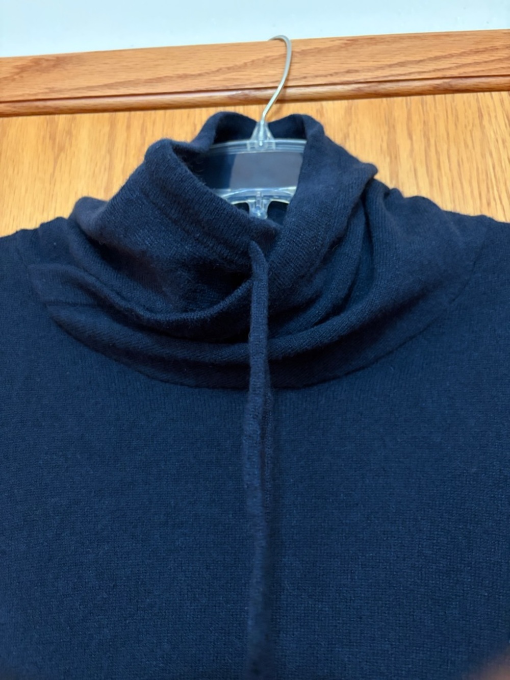 L.L. Bean Navy 100% Cashmere Crossneck Pullover Sweater - Picture 4 of 6
